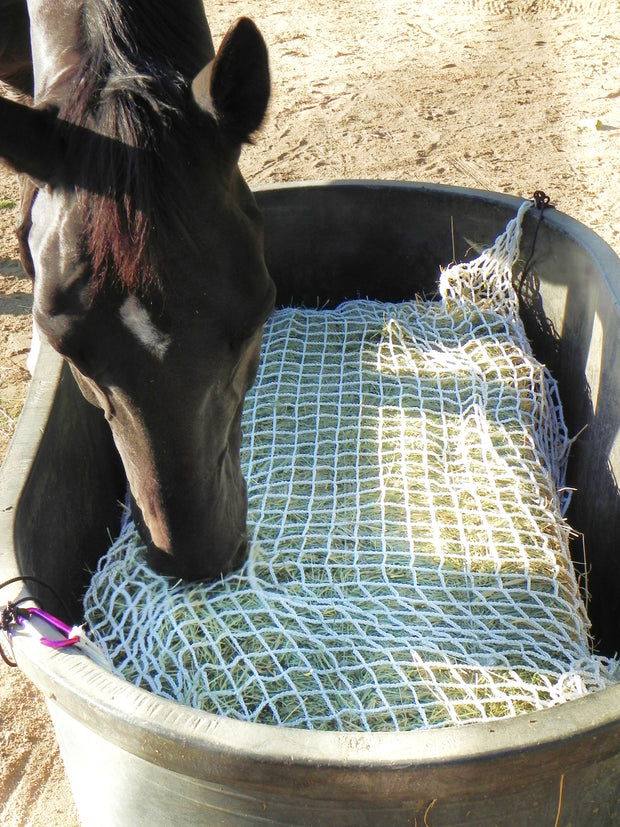 Freedom Feeder 125 lb 3-string bale net, slow feeder in tub